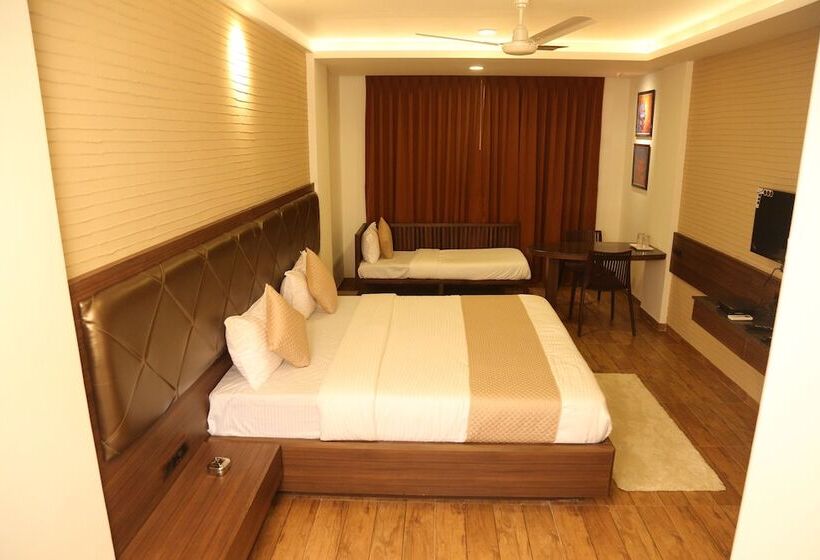 Отель Royal Square