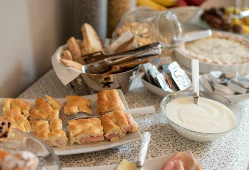 تختخواب و صبحانه In Lucus Guest House