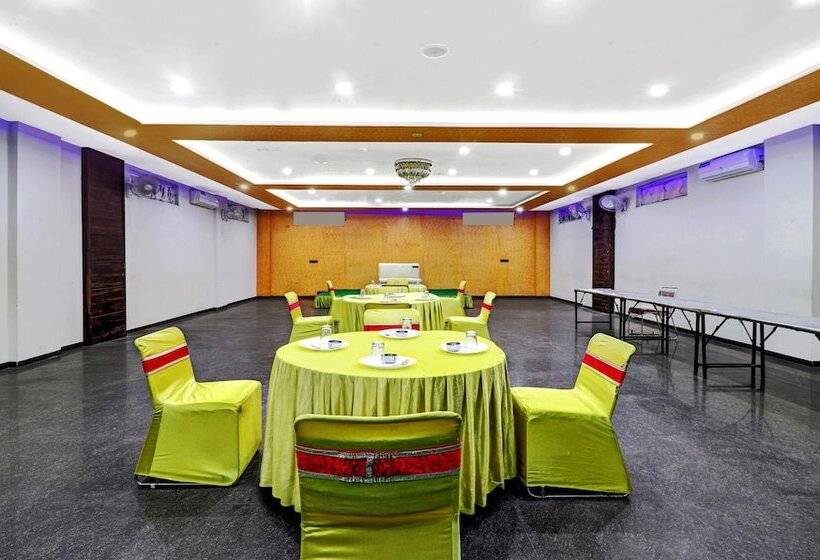 Itsy Hotels Anjali Mahal 500, Mtrs From Mathura Railway Station