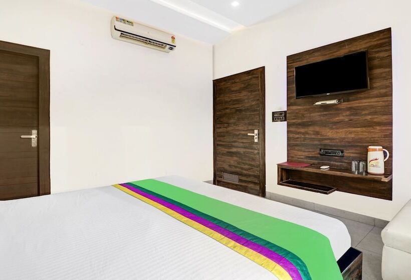 Itsy Hotels Anjali Mahal 500, Mtrs From Mathura Railway Station