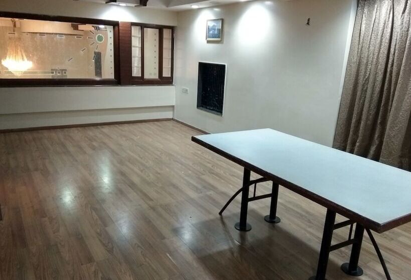 호텔 Jk Rooms 122 Shaheen Lodging & Boarding