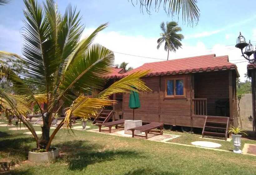 Отель Les Beach Chalets