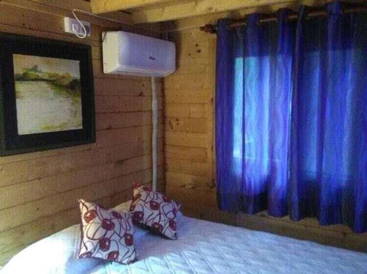 Отель Les Beach Chalets