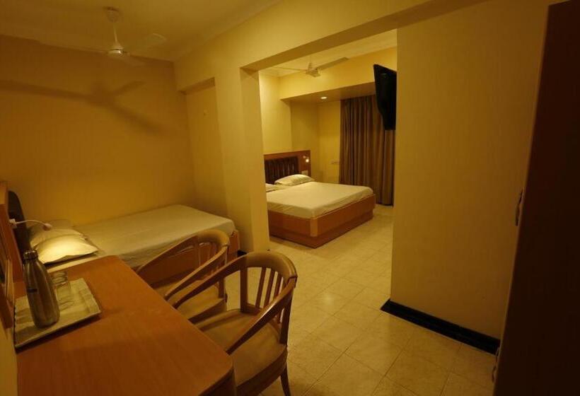酒店 Ravikiran Alibaug