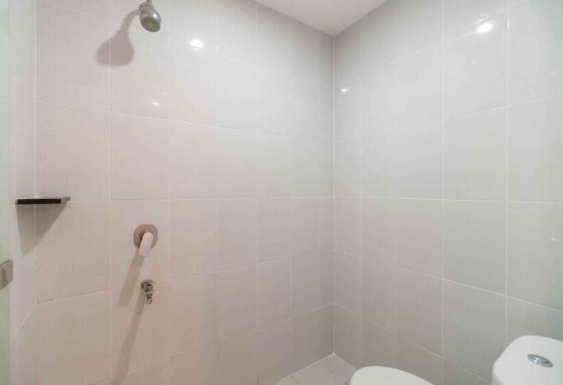 هتل Reddoorz Near Pantai Panjang Bengkulu 2