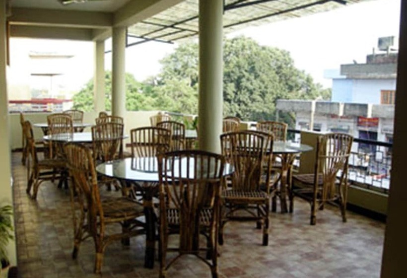 בית מלון כפרי The Centre Square