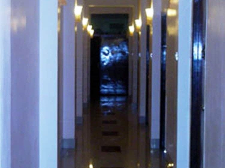 בית מלון כפרי The Centre Square