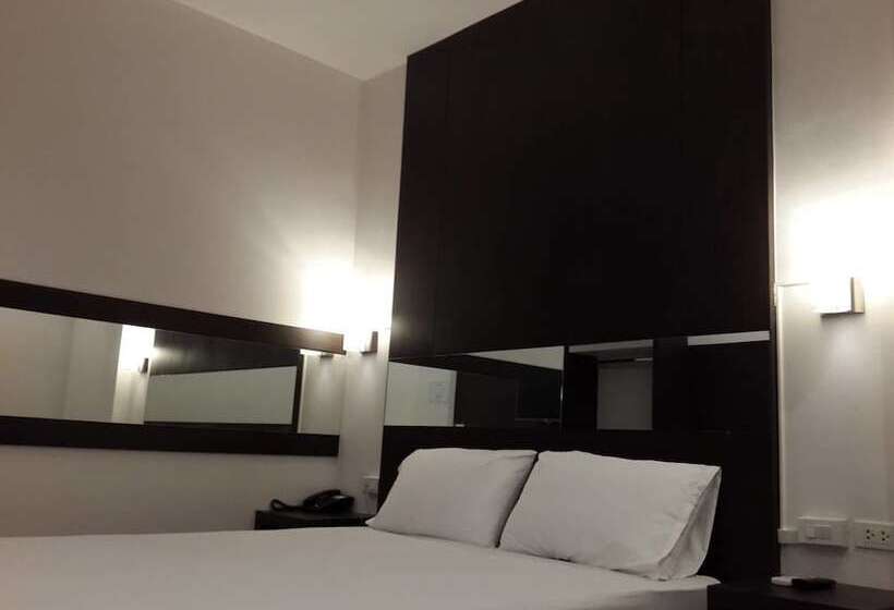 هتل The Room 24 Resort