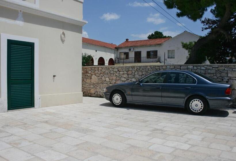 膳宿费 Rooms With A Swimming Pool Tisno, Murter   3219