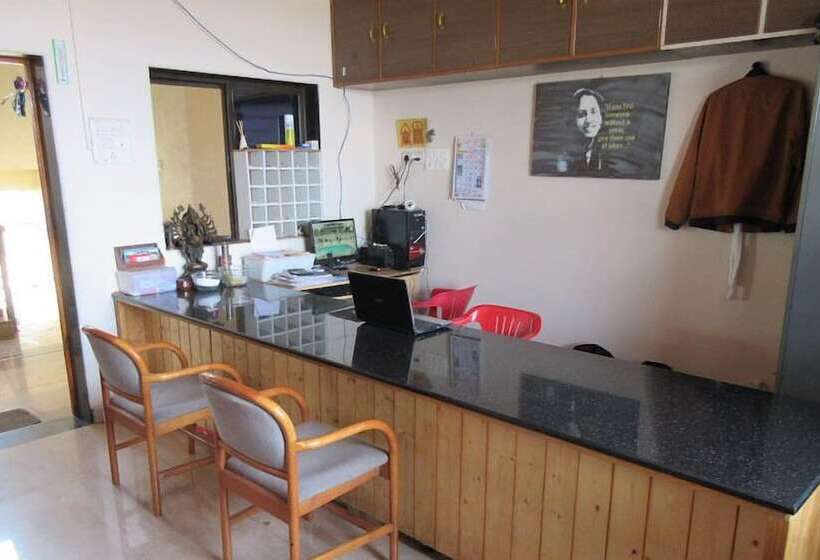 Отель Bellevue Resort Panchgani