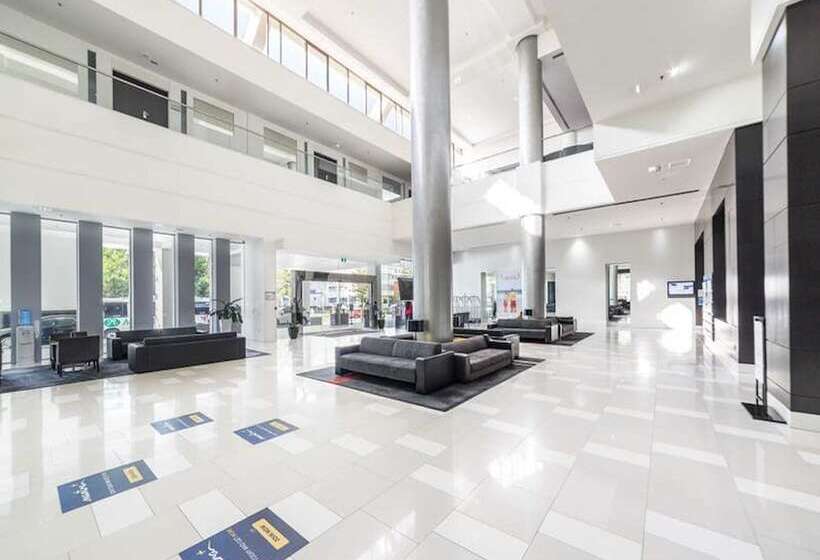 هتل Apartments On 22 View Avenue, Surfers Paradise