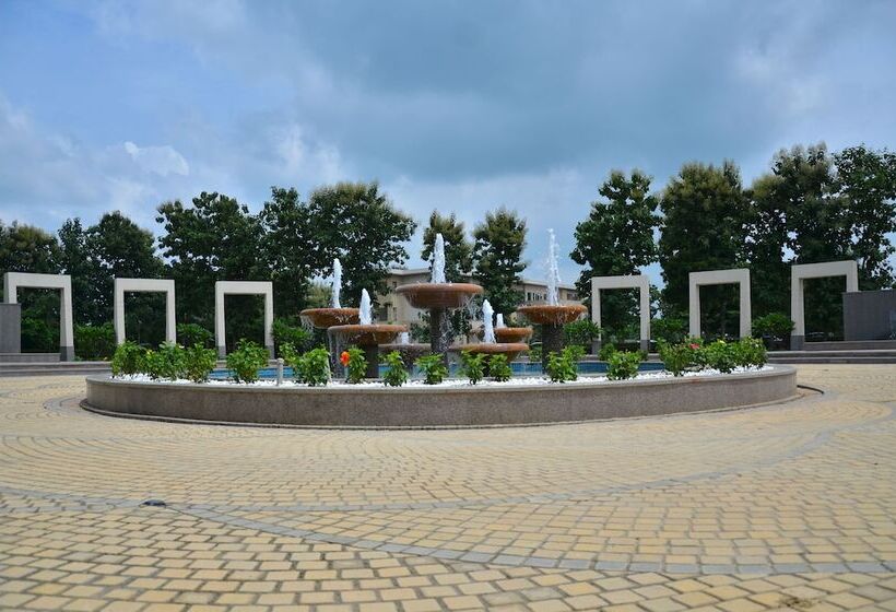 فندق Ritz Resort