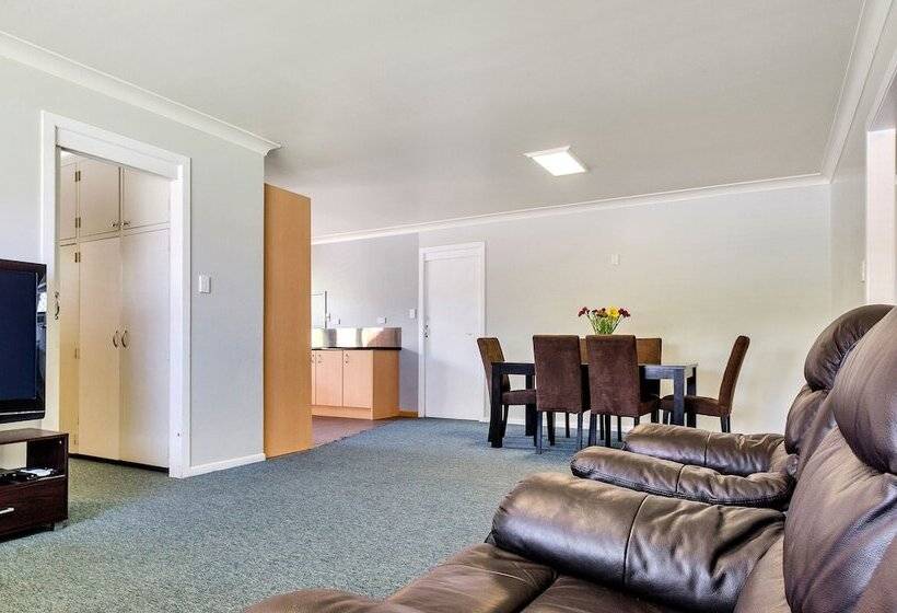 Jackie Howe Motel