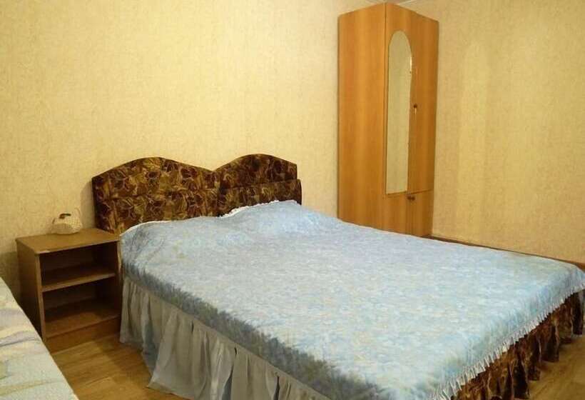 ペンション Guest House Lastochka