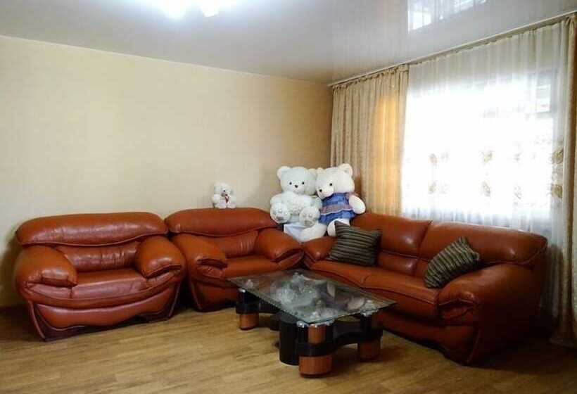 ペンション Guest House Lastochka