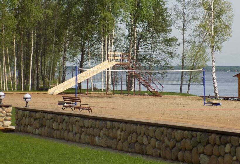 Woods Lake Resort