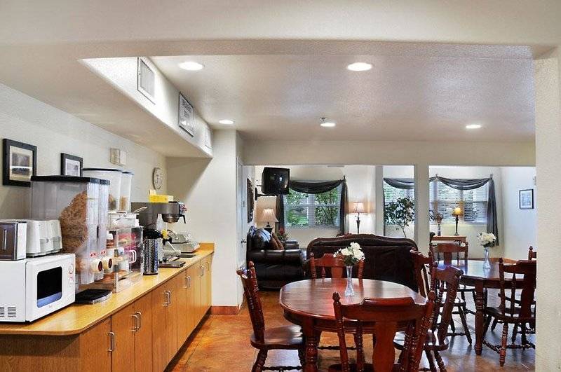 فندق Americas Best Value Inn And Suites Ada