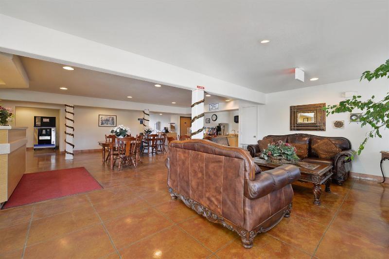 فندق Americas Best Value Inn And Suites Ada