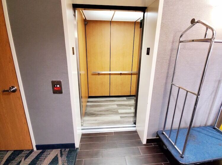 فندق Americas Best Value Inn & Suites Racine