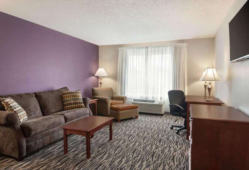 هتل Baymont By Wyndham Springfield I44