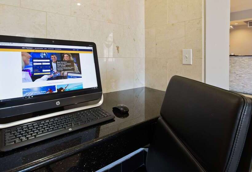 Отель Best Western Roanoke Inn & Suites