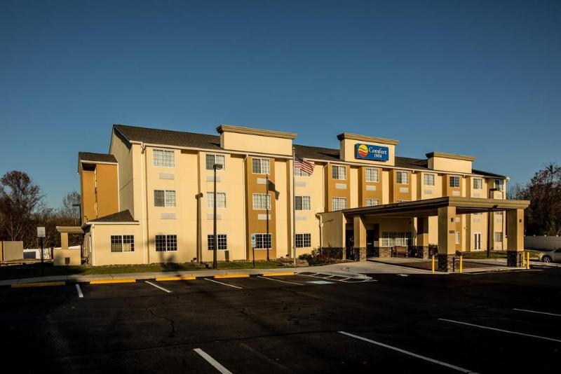 ホテル Comfort Inn Mount Airy
