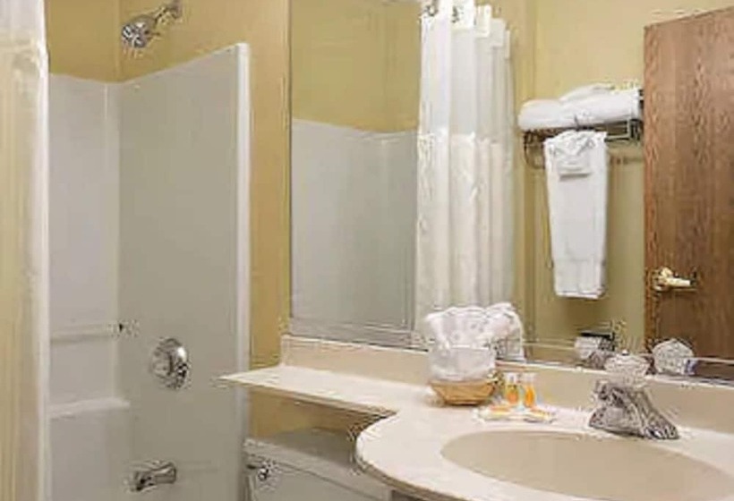 בית מלון כפרי Days Inn & Suites By Wyndham Lafayette In