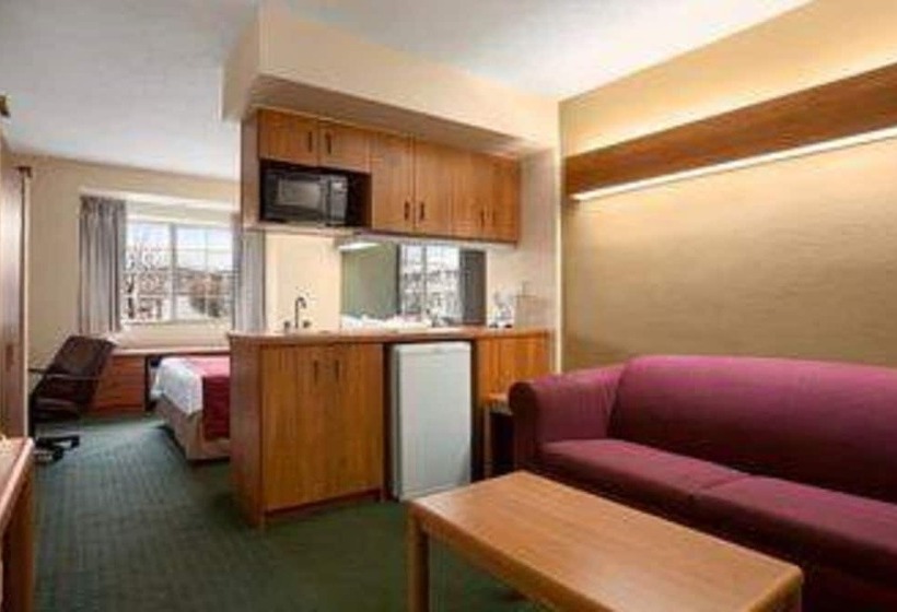 בית מלון כפרי Days Inn & Suites By Wyndham Lafayette In