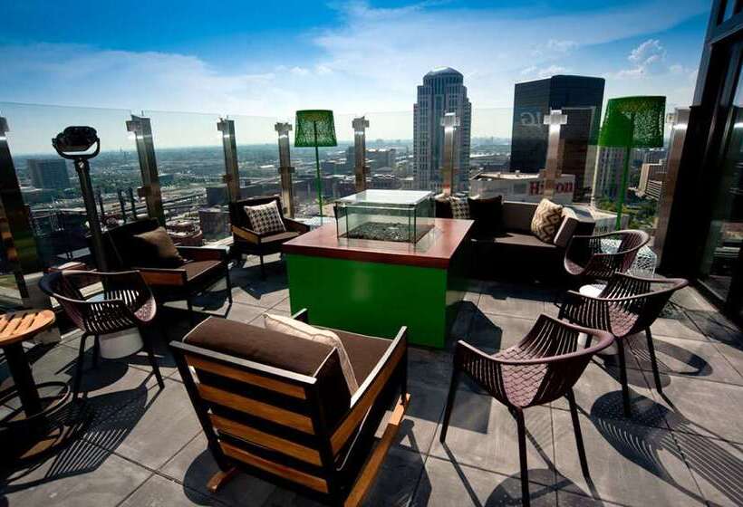 هتل Hilton St. Louis At The Ballpark