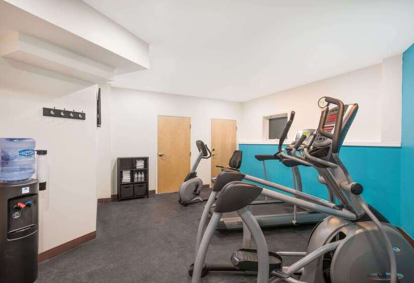 هتل Howard Johnson By Wyndham Quincy/ Boston