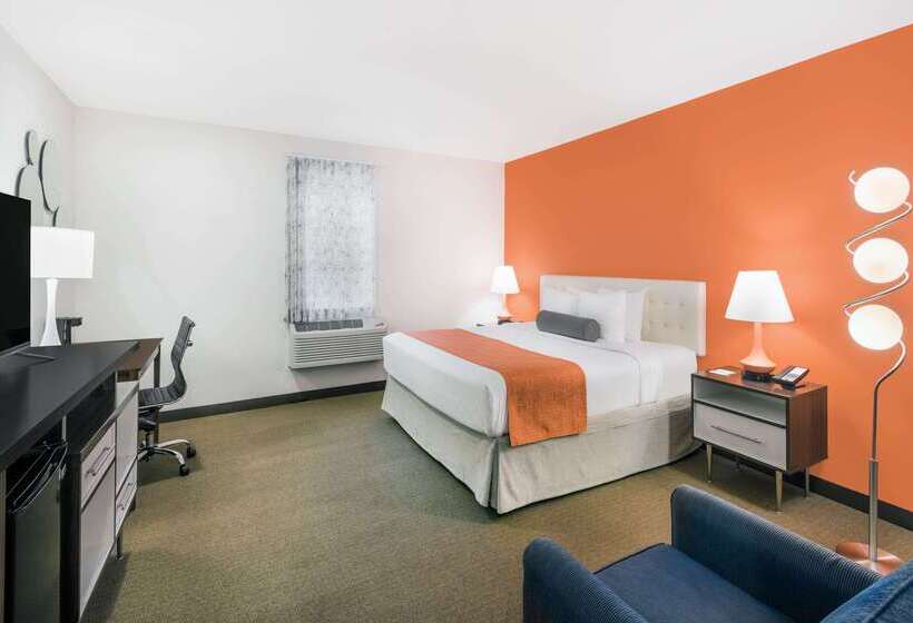 هتل Howard Johnson By Wyndham Quincy/ Boston