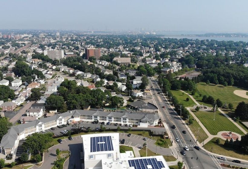 هتل Howard Johnson By Wyndham Quincy/ Boston