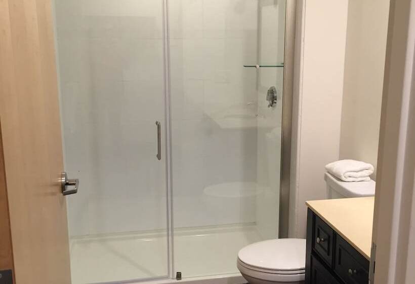 هتل Howard Johnson By Wyndham Quincy/ Boston