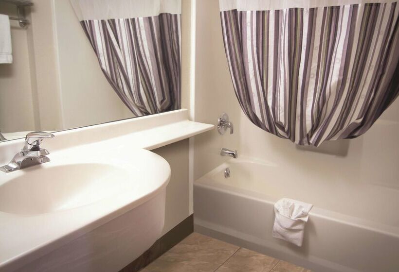 בית מלון כפרי La Quinta Inn By Wyndham Missoula