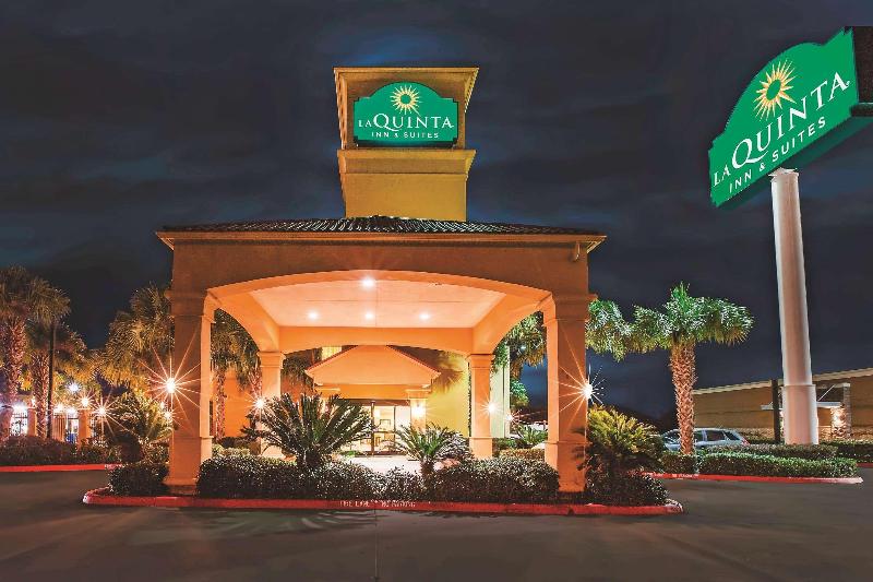 Отель La Quinta Inn & Suites By Wyndham Beaumont West
