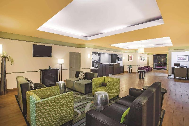 Отель La Quinta Inn & Suites By Wyndham Beaumont West