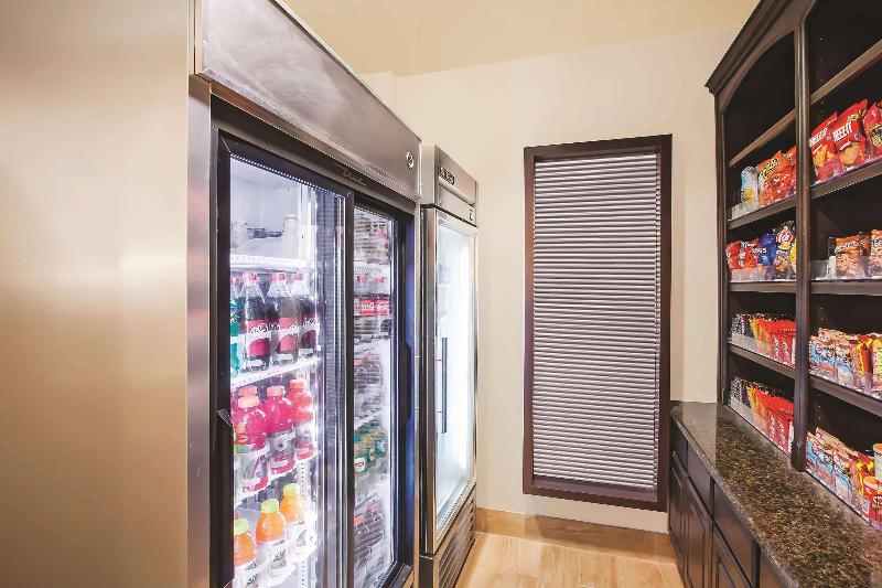 Отель La Quinta Inn & Suites By Wyndham Beaumont West