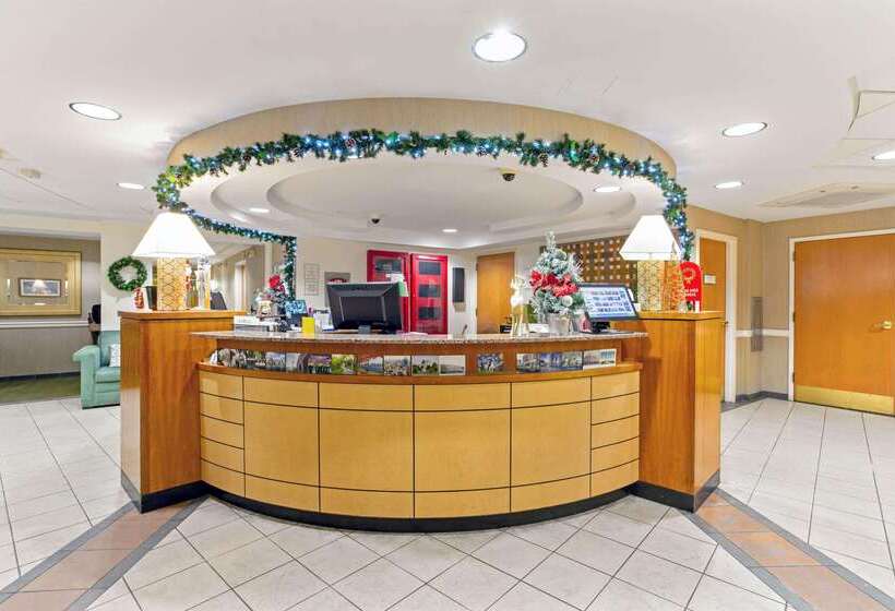 בית מלון כפרי La Quinta By Wyndham Boston Somerville