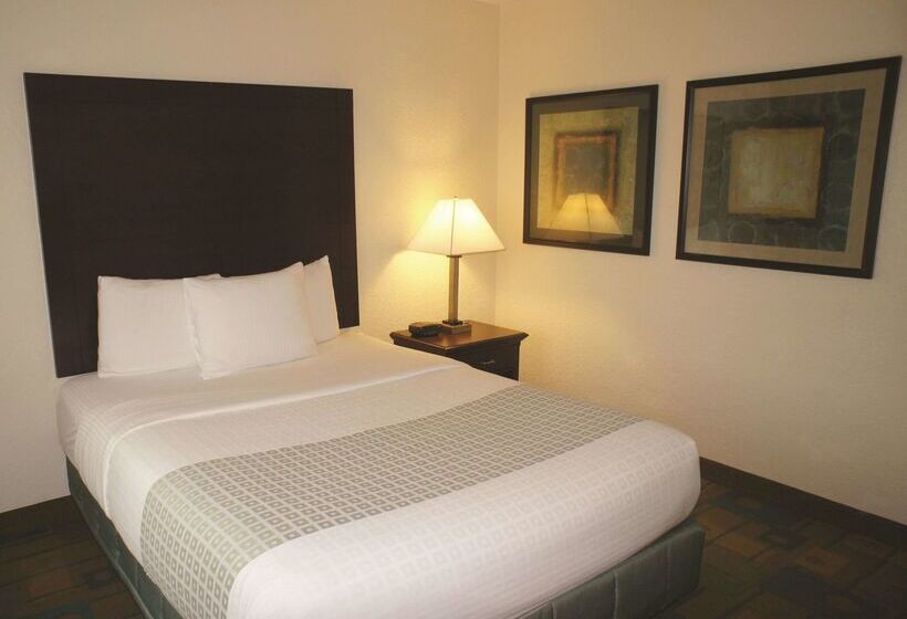 בית מלון כפרי La Quinta By Wyndham Boston Somerville