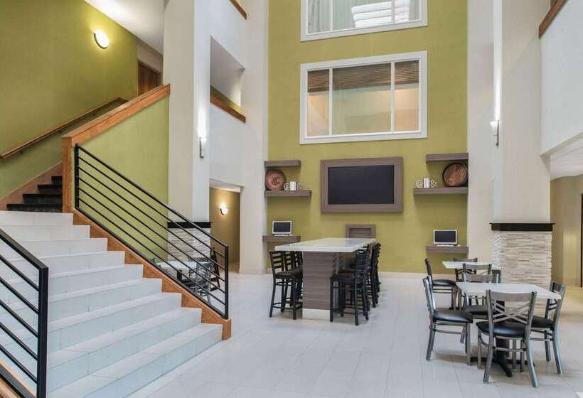 فندق La Quinta By Wyndham Moscow Pullman