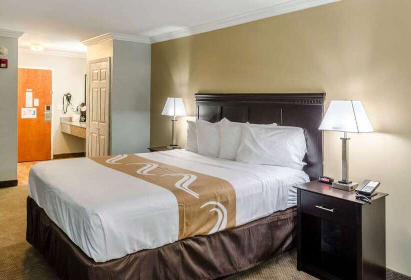 هتل Quality Inn