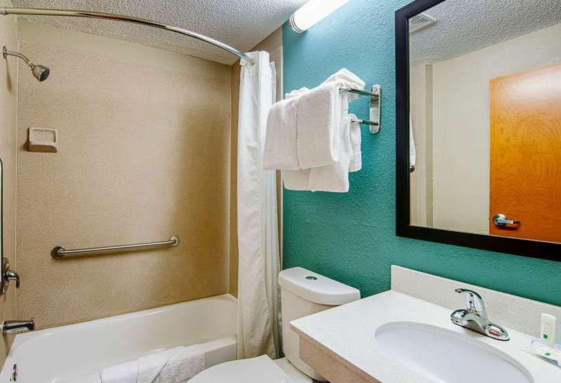 فندق Quality Inn & Suites I81 Exit 7