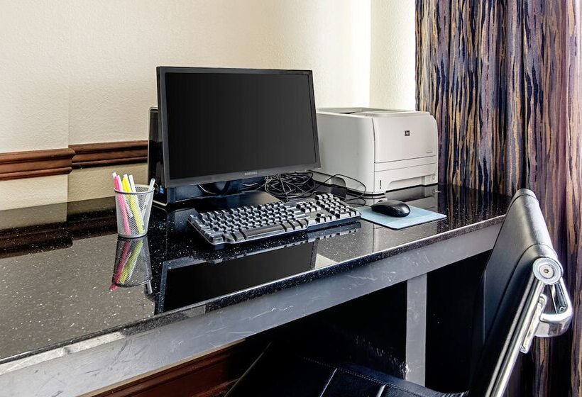 فندق Quality Inn & Suites I81 Exit 7