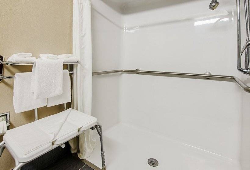 فندق Quality Inn & Suites I81 Exit 7