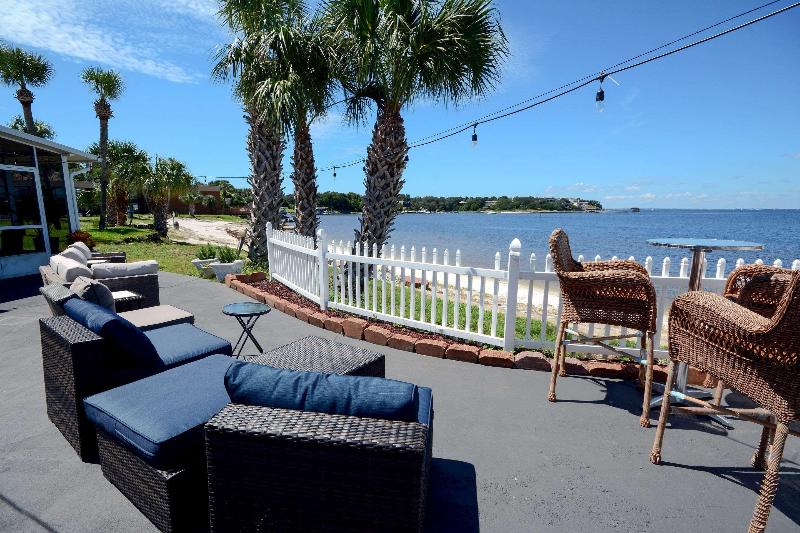בית מלון כפרי Quality Inn & Suites Gulf Breeze Bayside Near Pensacola Beach