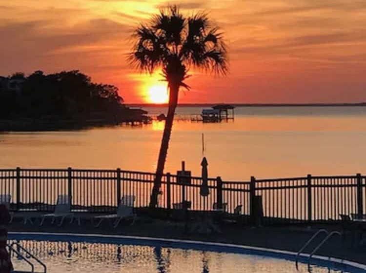 בית מלון כפרי Quality Inn & Suites Gulf Breeze Bayside Near Pensacola Beach
