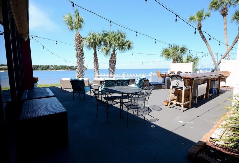 בית מלון כפרי Quality Inn & Suites Gulf Breeze Bayside Near Pensacola Beach