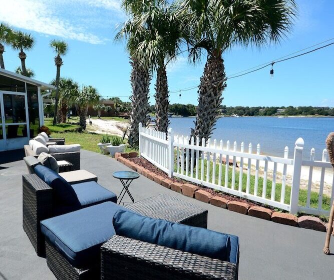 בית מלון כפרי Quality Inn & Suites Gulf Breeze Bayside Near Pensacola Beach