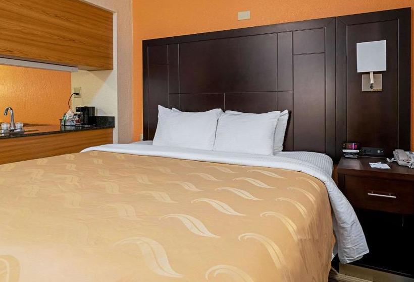 בית מלון כפרי Quality Inn & Suites