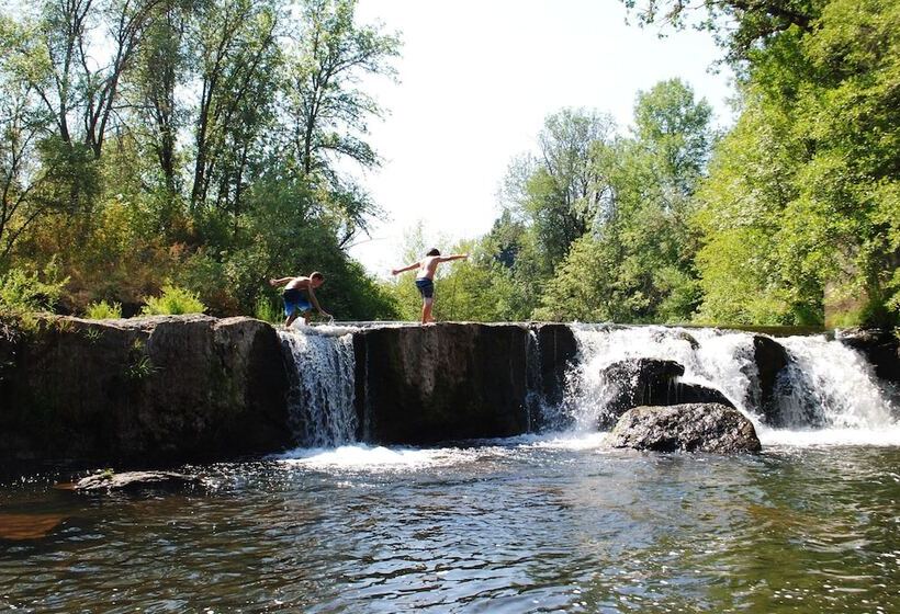 Отель Riverside Inn